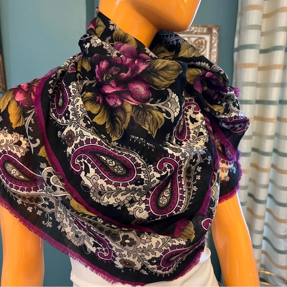 Oscar de la Renta Accessories - OSCAR DE LA RENTA Floral Paisley Scarf
